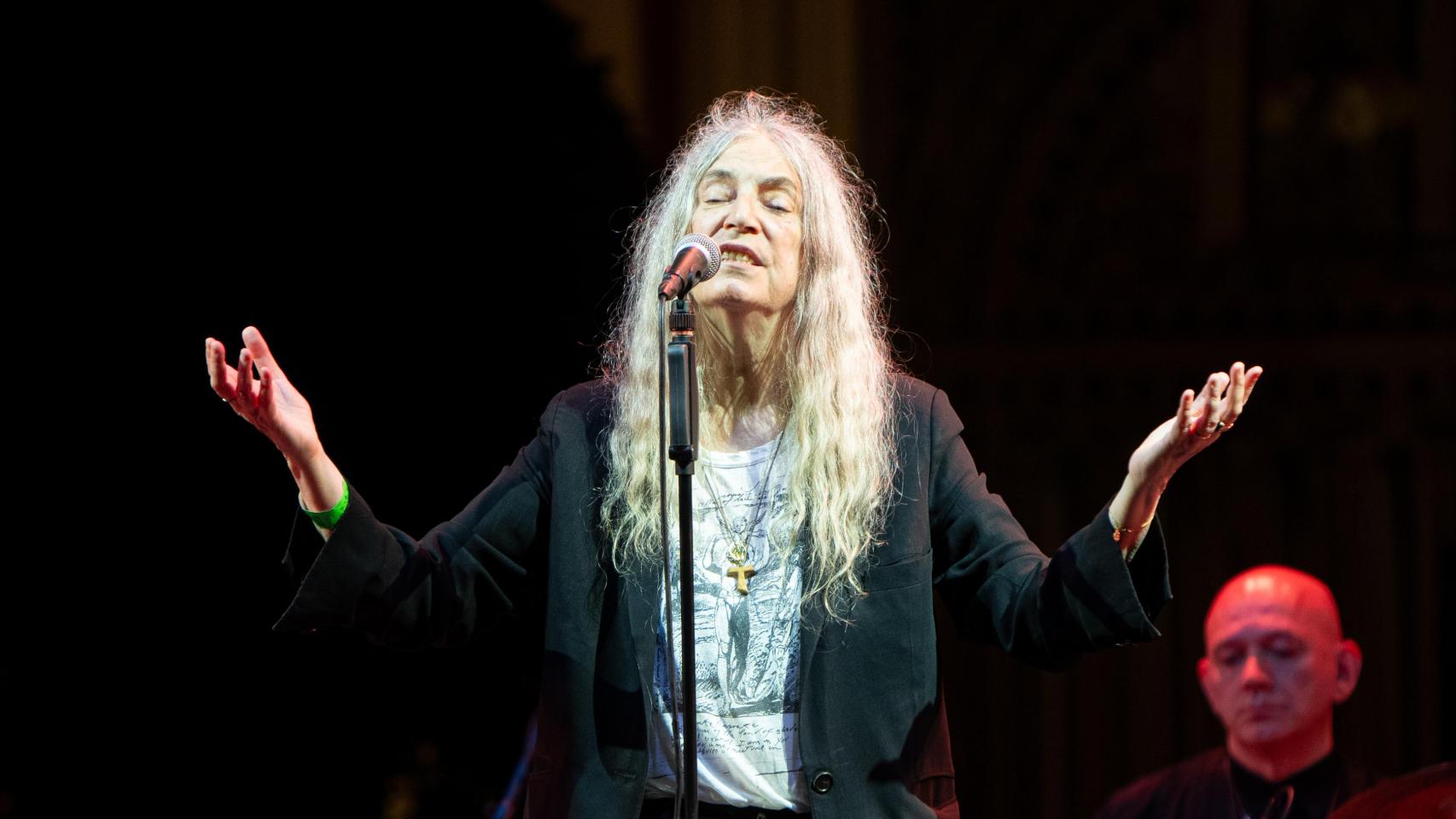 La cantante Patti Smith durante un concierto en el festival Les Nits de Barcelona, en el Palau de Pedralbes, el 5 de julio de 2024. Foto: Lorena Sopena / Europa Press