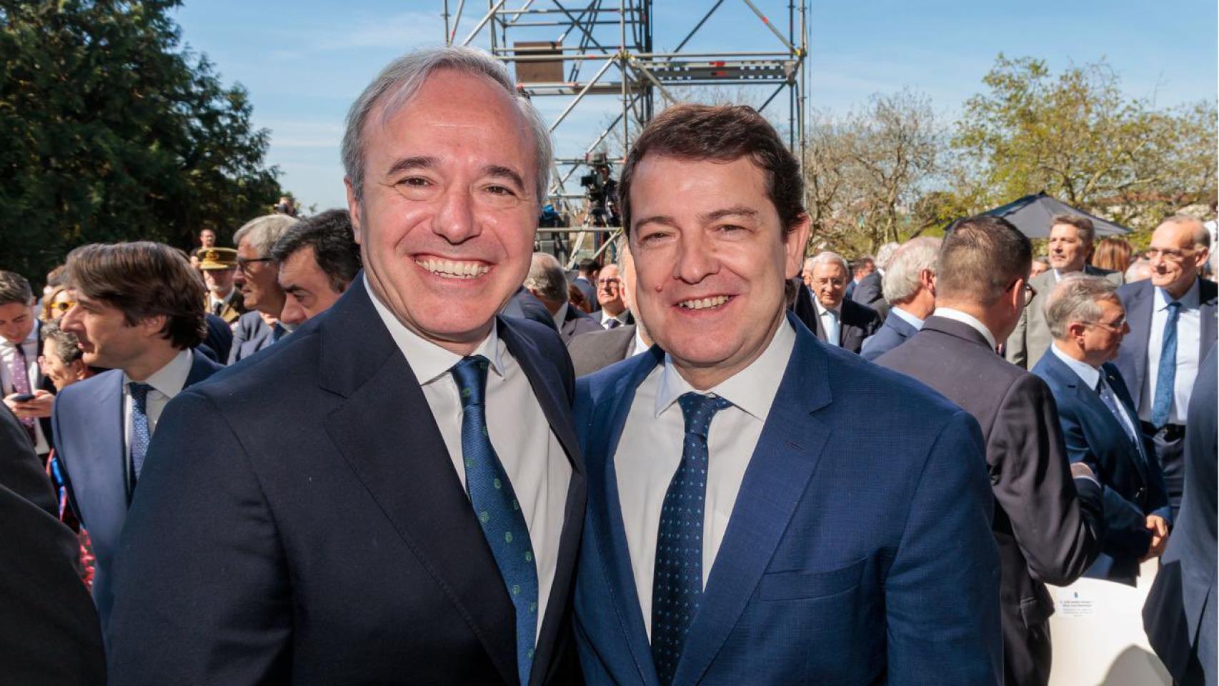 El prsidente de Aragón, Jorge Azcón, y el presidente de la Junta en funciones, Alfonso Fernández Mañueco, en una imagen de archivo