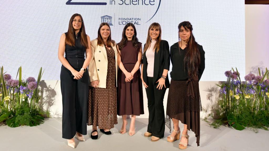 Las ganadoras de la distinción. De izquierda a derecha, Ylenia Jabalera, Cintia Folgueira, María Puertas-Bartolomé, Ujué Fresán y Sara Mederos.