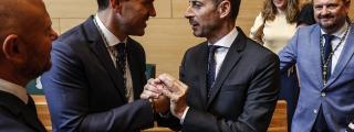 Vicente Mompó (PP) y Carlos Fernández Bielsa (PSPV) en la Diputación de Valencia. Rober Solsona / EP