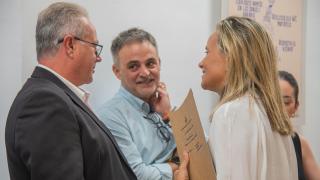Moncho Cebrián, con la edil de Turismo, Paula Llobet. EE