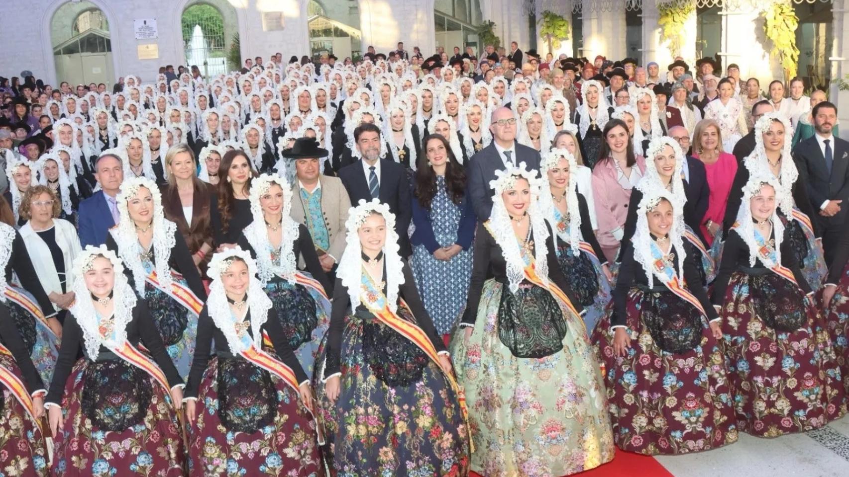 La recepción del Ayuntamiento a las candidatas a Bellea del Foc.