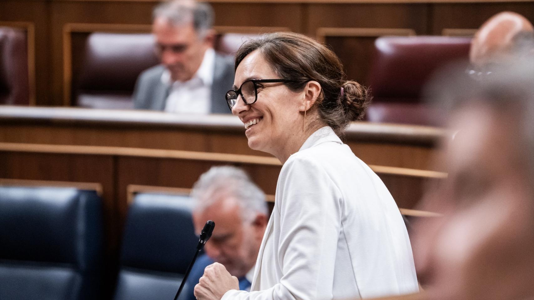 La ministra de Sanidad, Mónica García, durante una sesión plenaria en el Congreso, a 29 de abril.