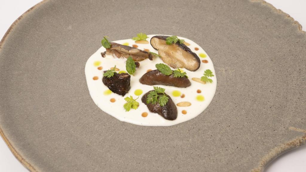 Un plato de los hermanos Roca preparado con seta gallega Mare Monte