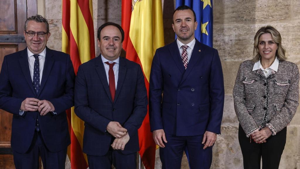 Juanfran Pérez Llorca, junto a los tres presidentes provinciales, en una reunión del pasado enero. Rober Solsona / EP
