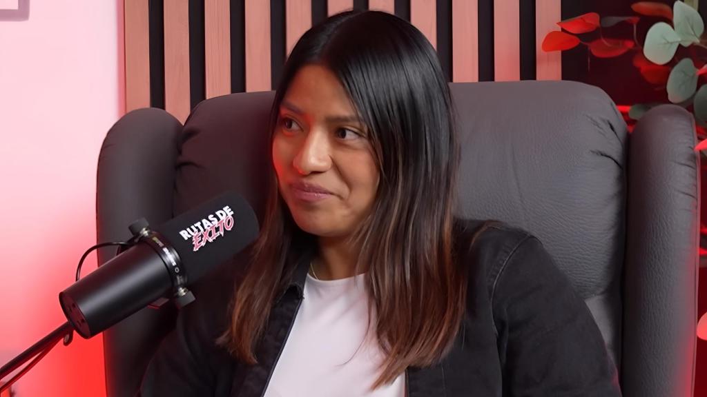 Rosa, camionera y madre soltera, en el pódcast 'Rutas de Éxito'