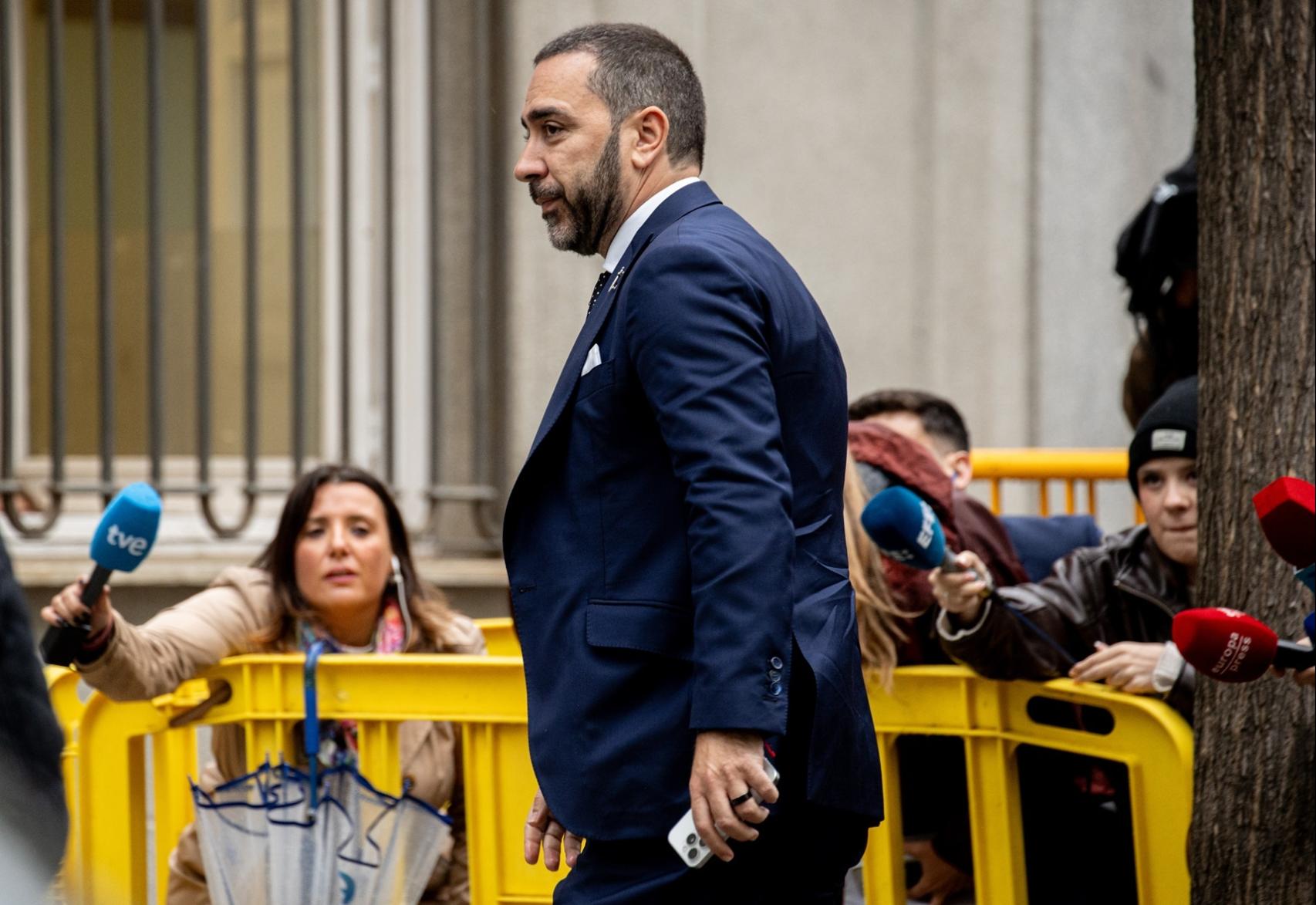 Víctor de Aldama, a su llegada ayer al Tribunal Supremo para declarar como acusado./