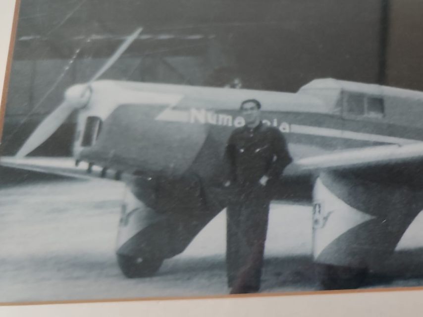 Navarro cuando estaba de mecánico, no era piloto todavía.