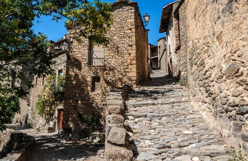 El pueblo de Montañana, Huesca (Aragón).jpg