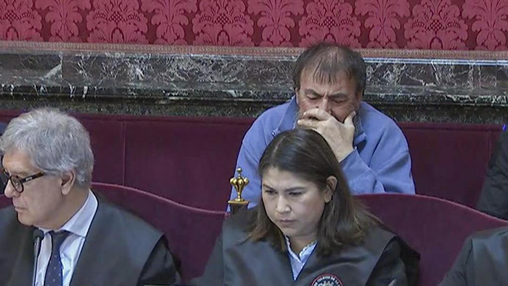 El exasesor del exministro Ábalos, Koldo García (detrás), en el Tribunal Supremo este lunes.