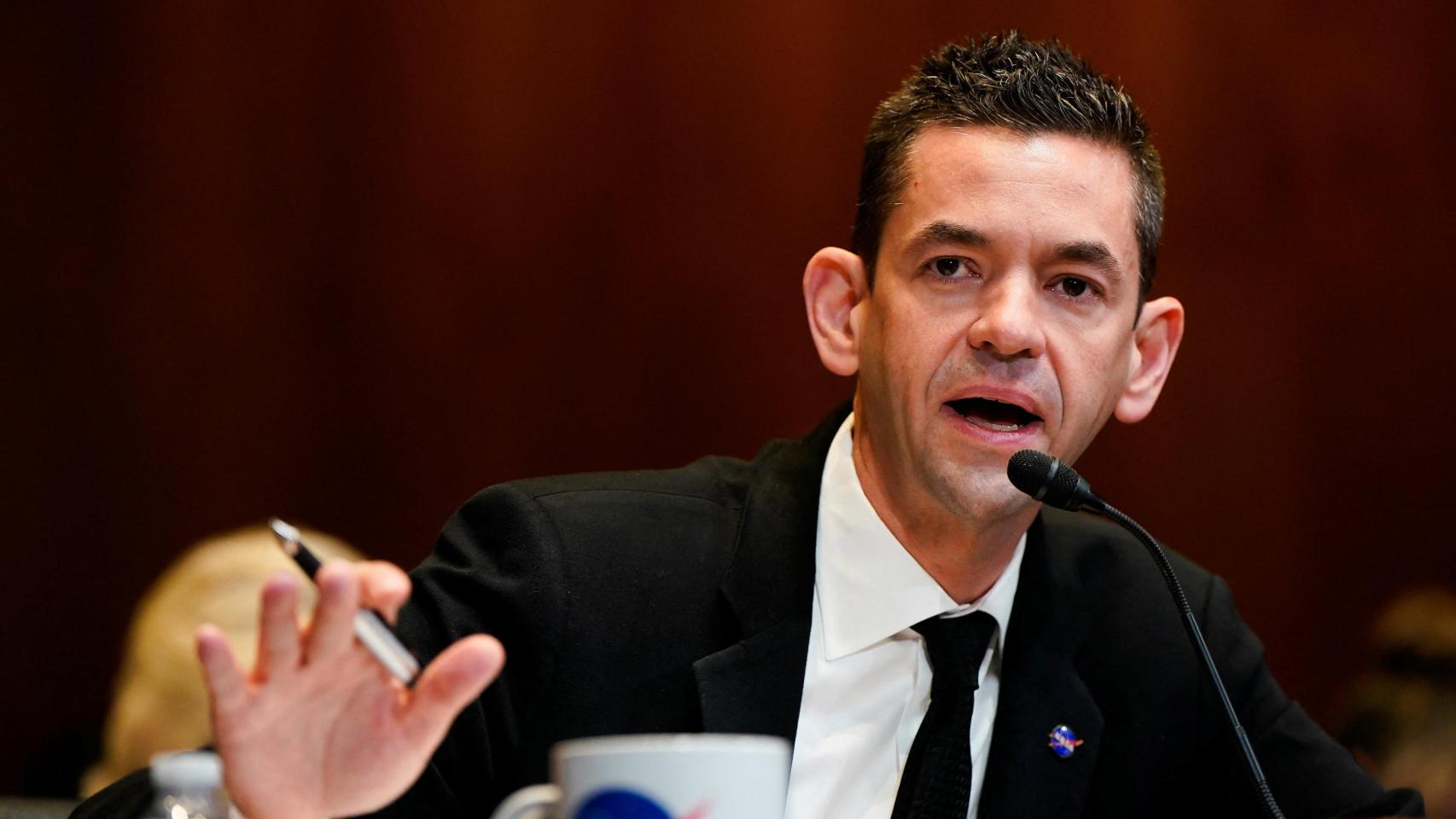 El incómodo momento del jefe de la NASA con Donald Trump: «¿Escuchaste esa pregunta con esas hermosas orejas tuyas?»