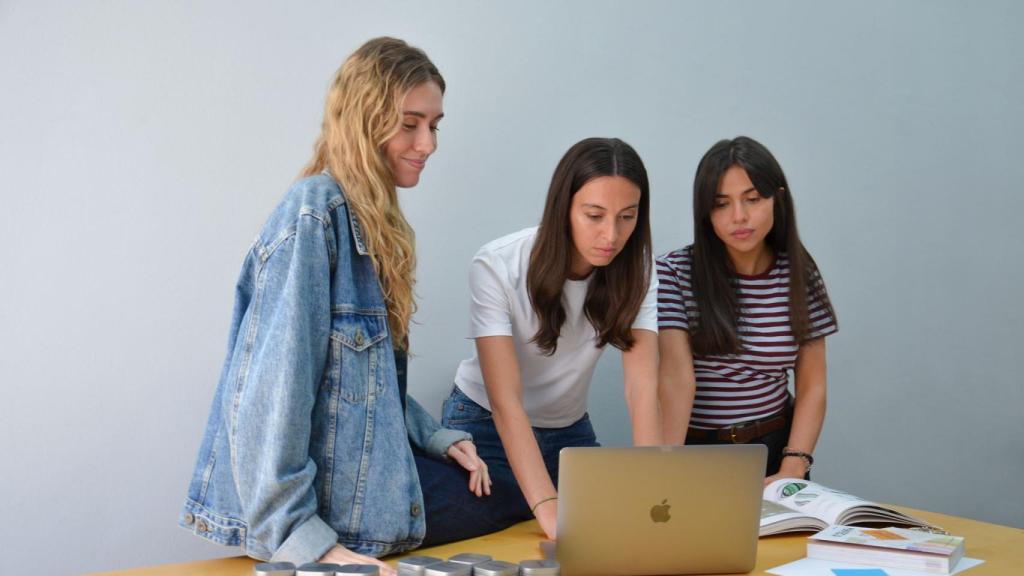 El equipo de Martelé Teresa, Leyre y María