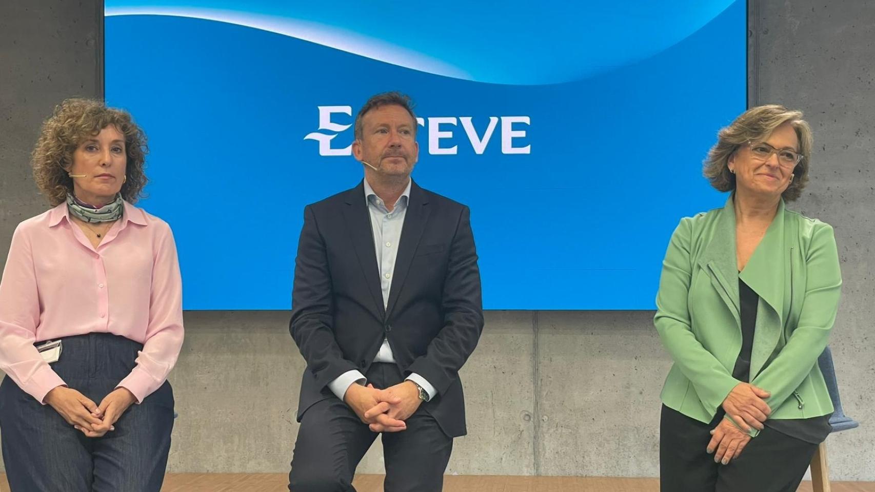 El consejero delegado de Esteve, Staffan Schüberg, la directora financiera de la compañía, Roser Gomila, y la responsable de Comunicación y PA, Maria Àngels Val