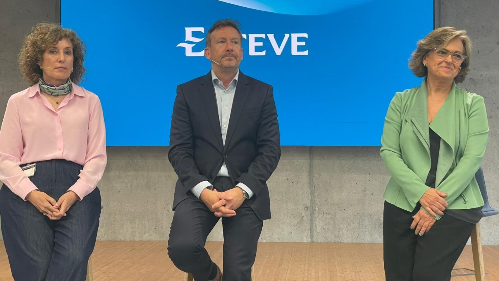 El consejero delegado de Esteve, Staffan Schüberg, la directora financiera de la compañía, Roser Gomila, y la responsable de Comunicación y PA, Maria Àngels Val