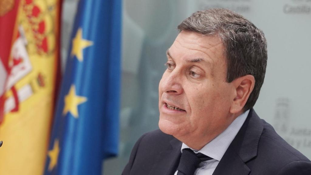 El portavoz y consejero en funciones de Economía y Hacienda, Carlos Fernández Carriedo, comparece tras la reunión del Consejo de Gobierno