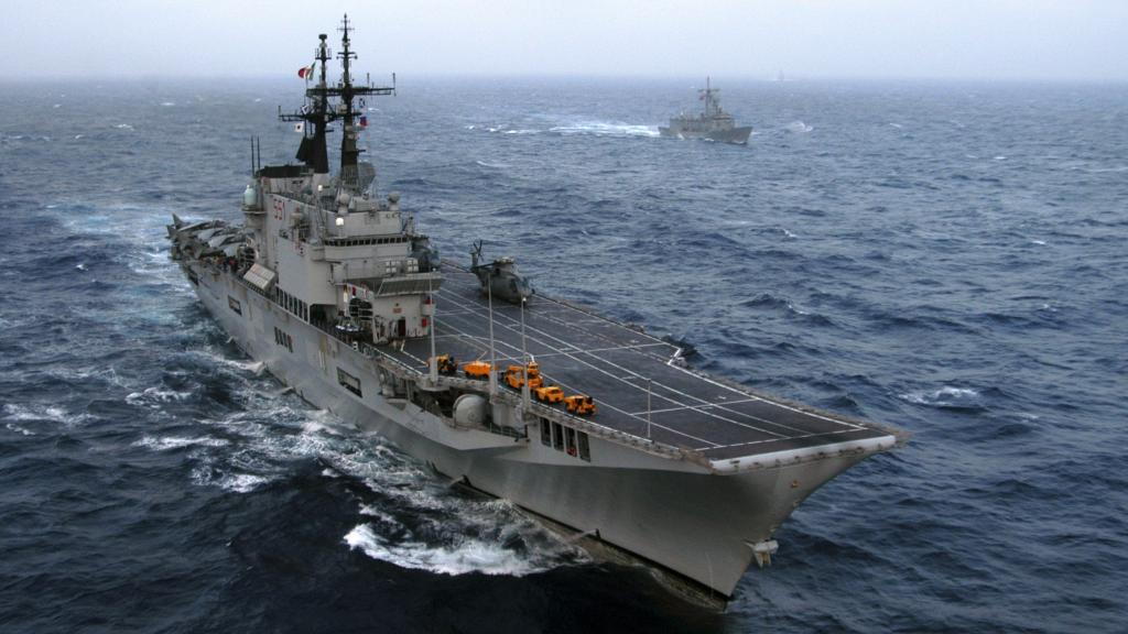 El portaaviones Giuseppe Garibaldi (C 551) durante las maniobras Majestic Eagle 2004