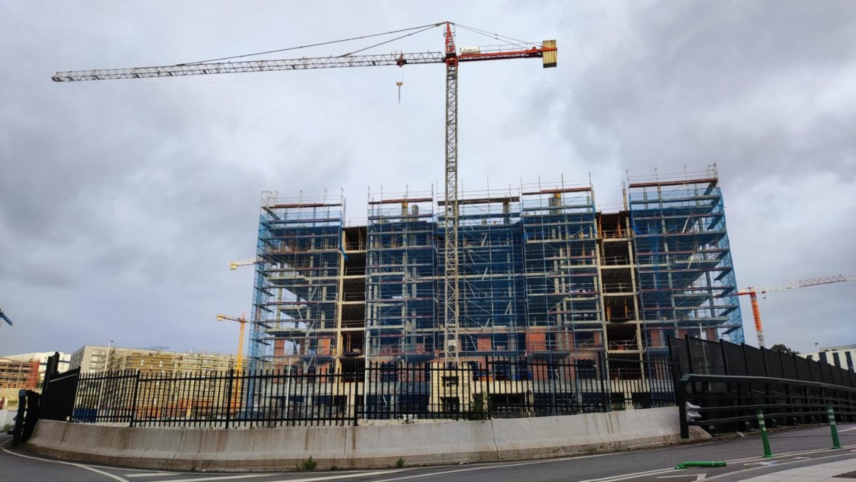 Un edificio de viviendas en construcción en Xuxán, A Coruña.