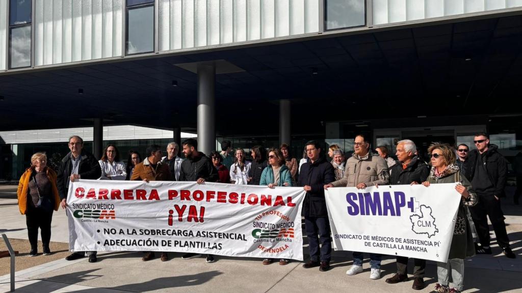 Protesta en el Hospital de Cuenca. Foto: Europa Press. 