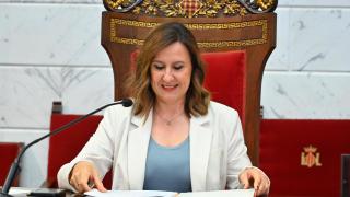 La alcaldesa de Valencia, María José Catalá, en el pleno del Ayuntamiento. EE