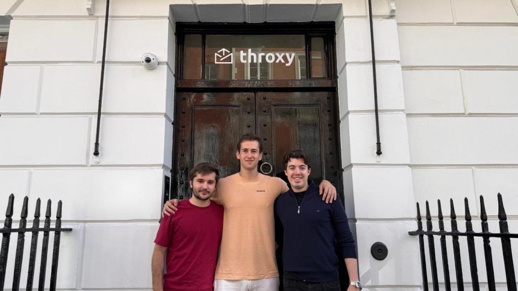 Los tres cofundadores de la startup con sede en Londres throxy.