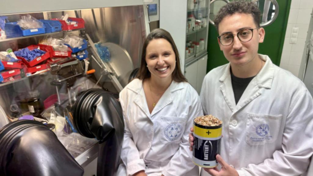 Los investigadores Azahara Cardoso y Omar Saad de la UCO.