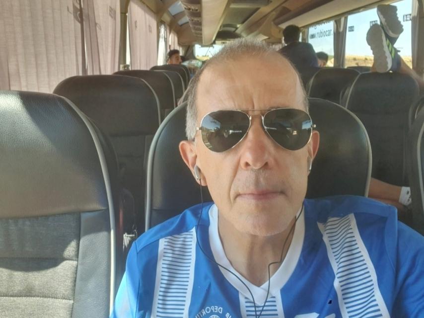 Eladio viajando en el autobús del CD Tarancón.