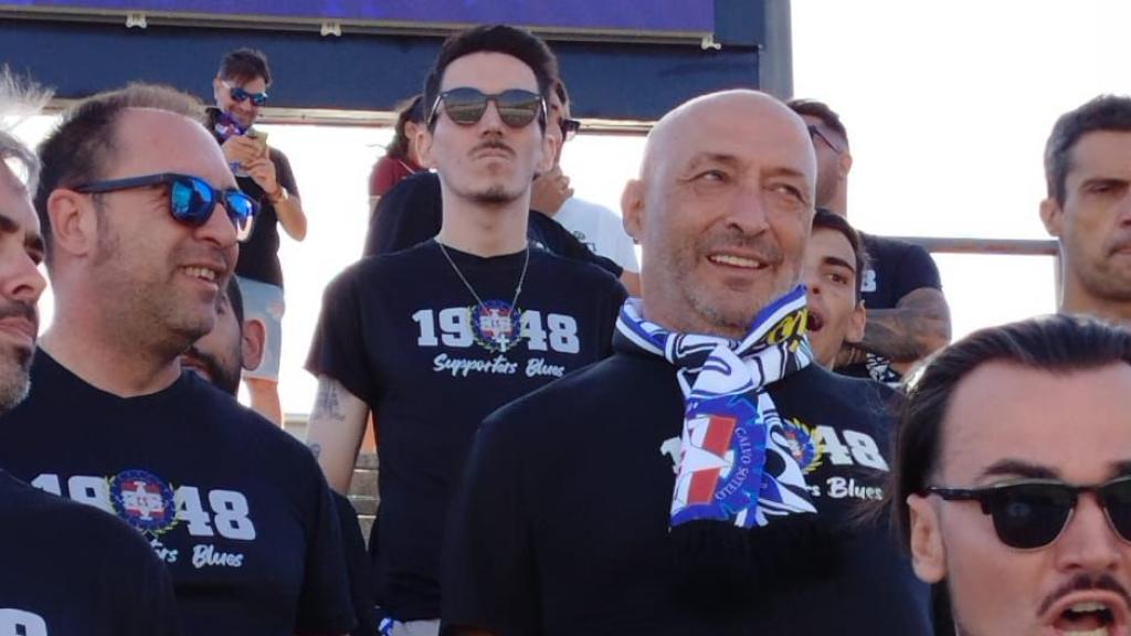 Gregorio animando al CS Puertollano.