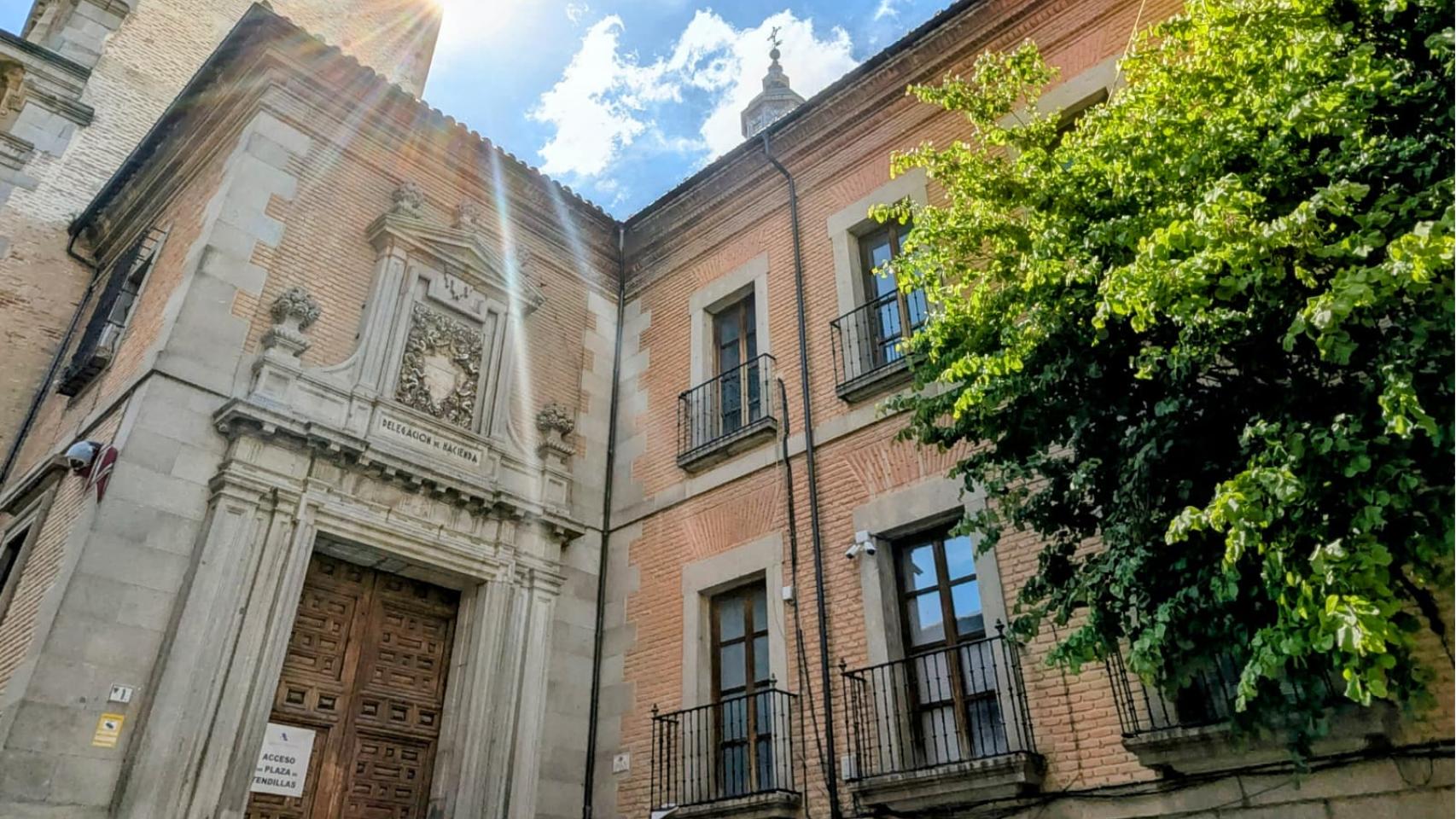 La antigua delegación de Hacienda, junto a la iglesia de los Jesuítas, en el Casco histórico de Toledo.