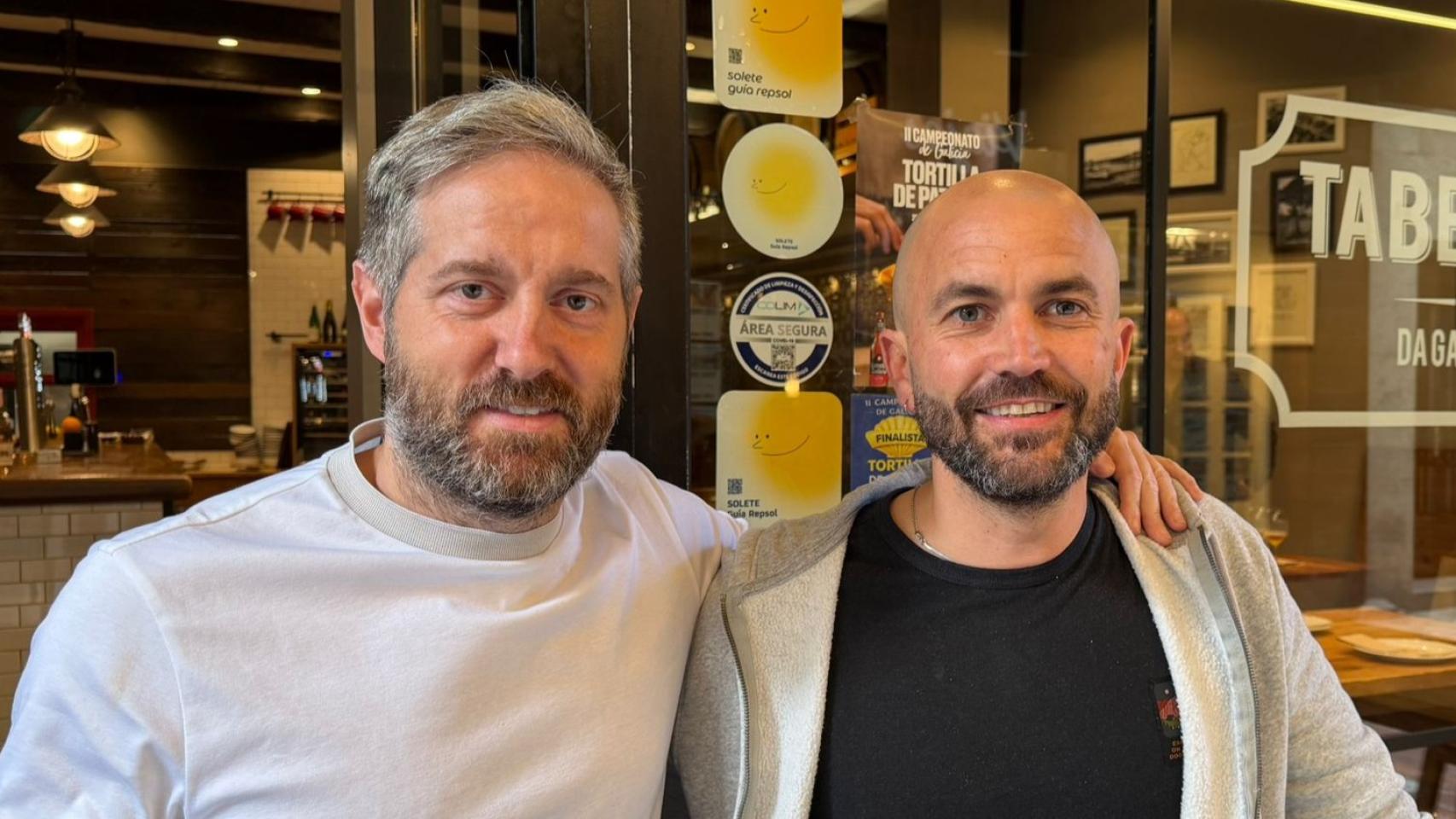 Xalo y Chisco, propietarios de la Taberna da Galera