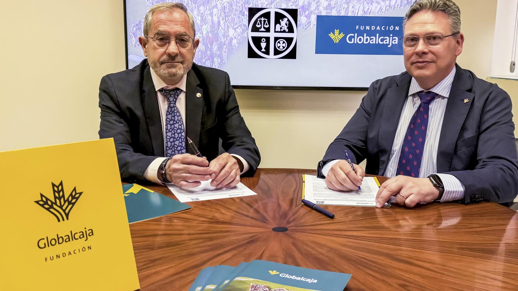 Momento de la firma del convenio.