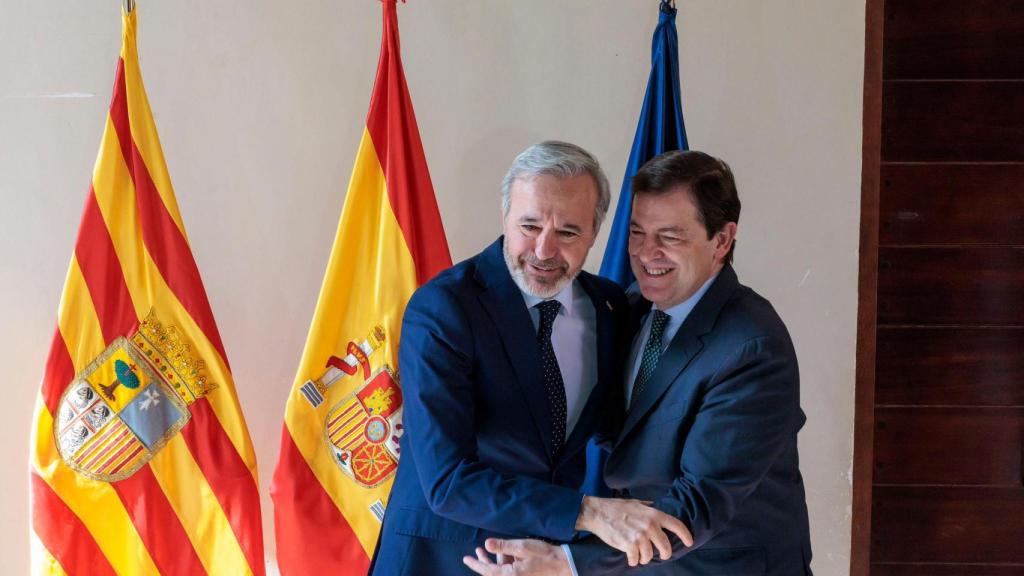 Mañueco y Azcón en el acto de toma de posesión en Zaragoza