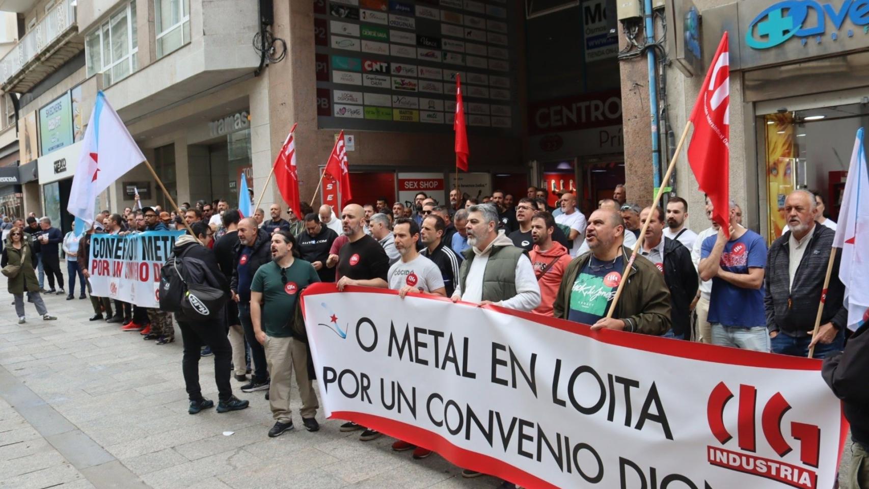 Concentración de la CIG ante la sede de ATRA, en el centro de Vigo, a 21 de abril de 2026.