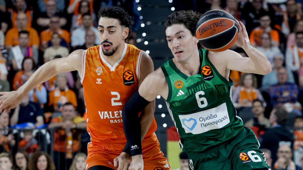 Cedi Osman se escapa de Josep Puerto.