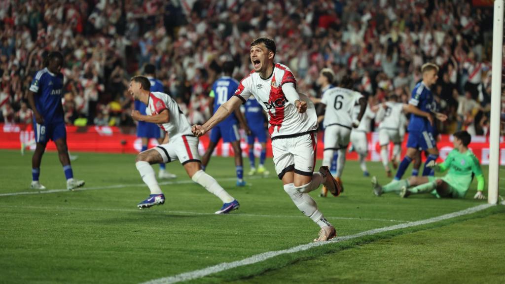 Ratiu celebra el gol de Alemao contra el Estrasburgo.