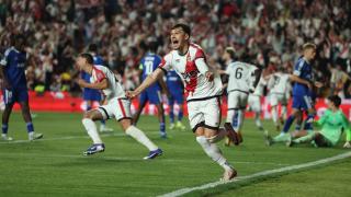 Ratiu celebra el gol de Alemao ante el Estrasburgo.