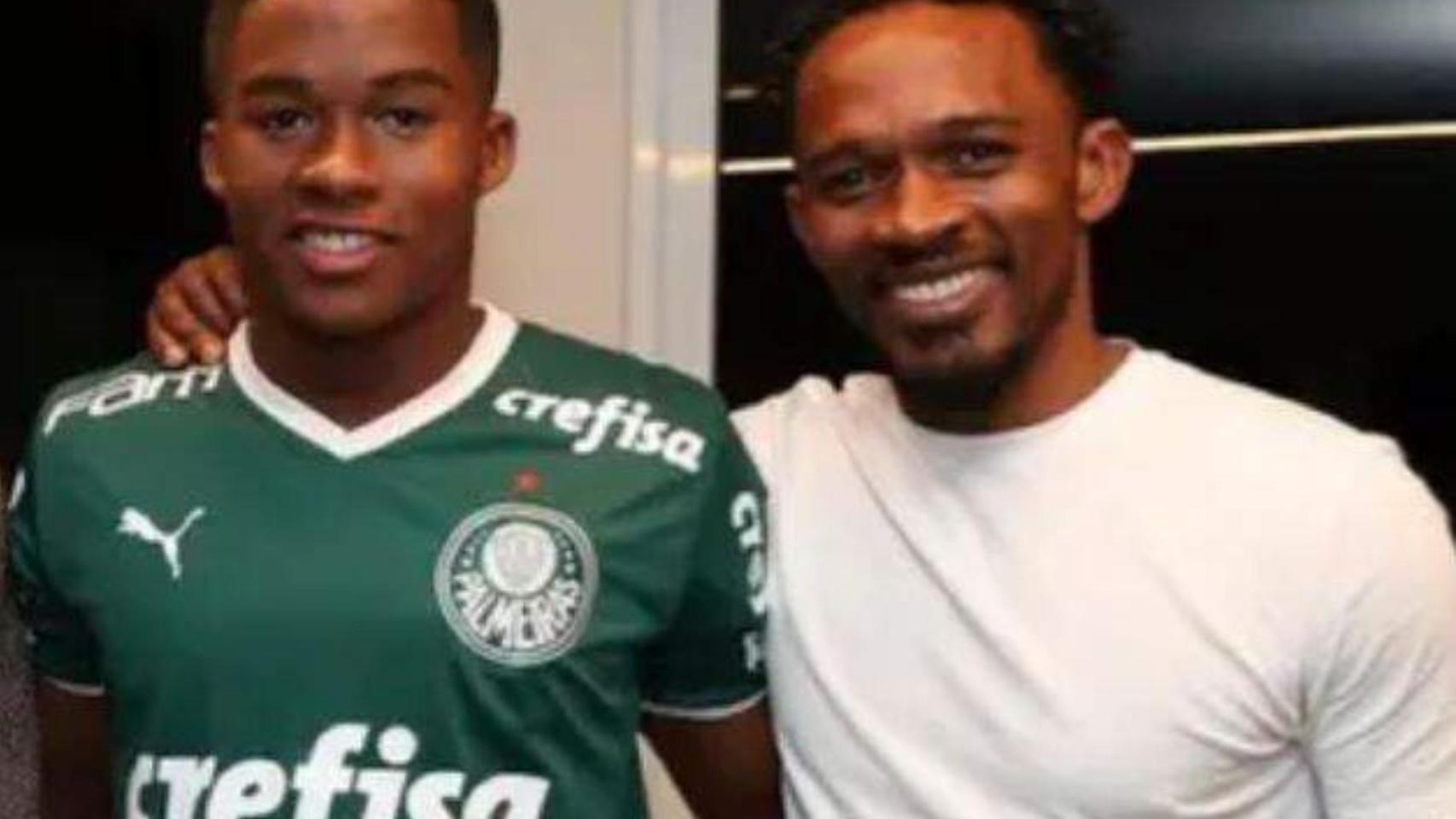 Endrick junto a su padre, Douglas Sousa