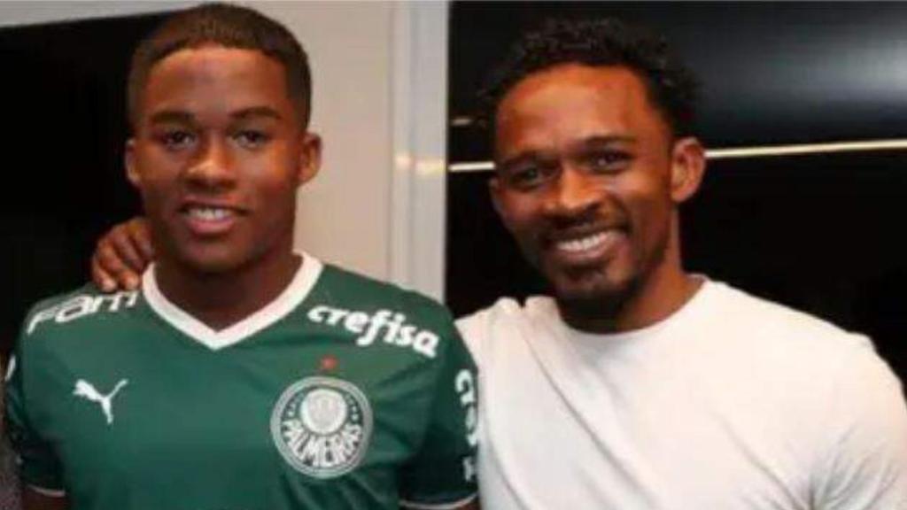 Endrick junto a su padre, Douglas Sousa