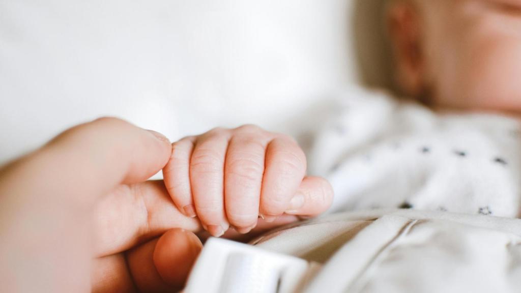 Imagen de la mano de un bebé.