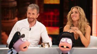 Pablo Motos junto a Elsa Pataky en 'El Hormiguero'.