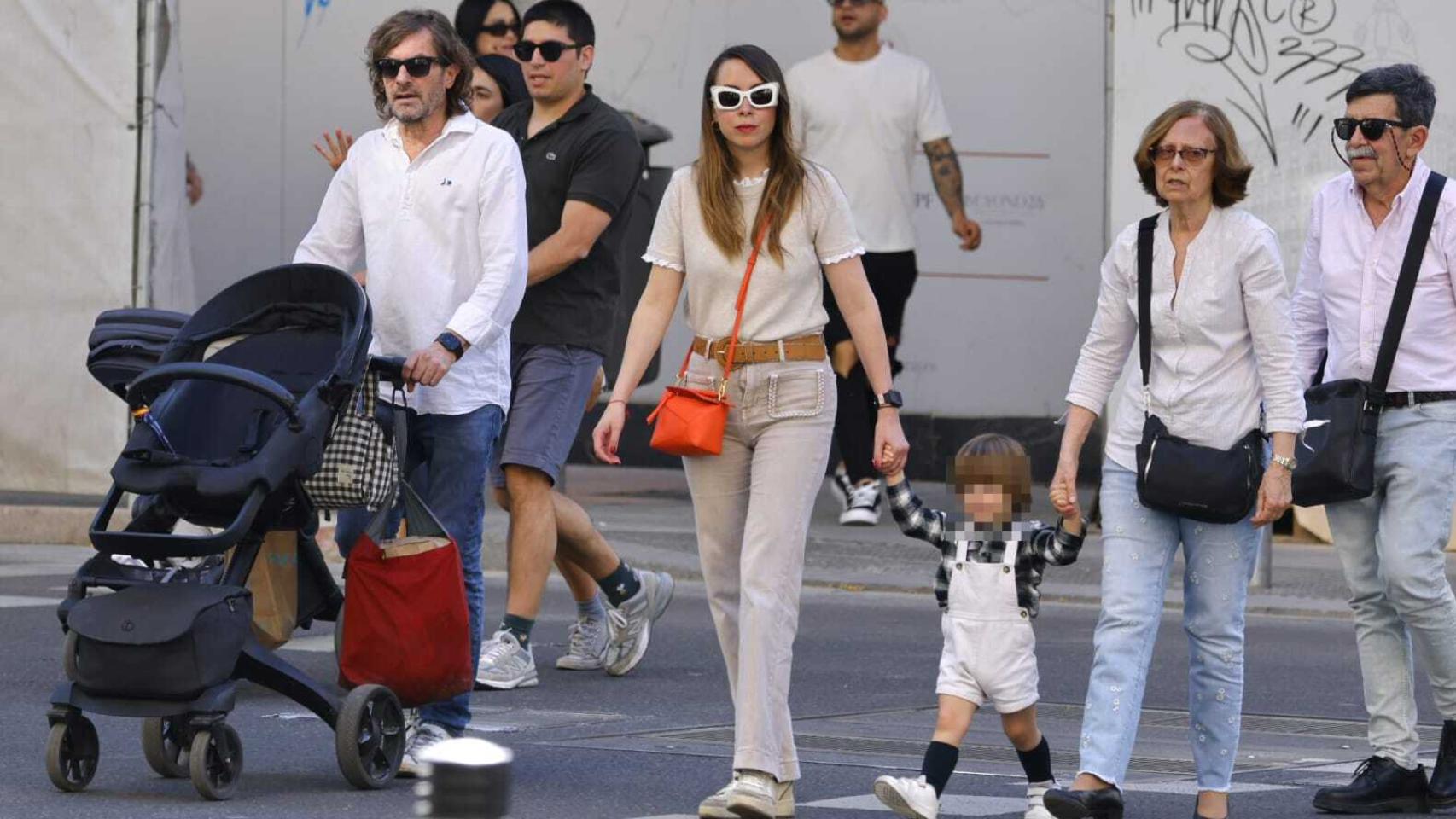 El juez Pedraz con su mujer, Elena Hormigos y su hijo, Jacobo.