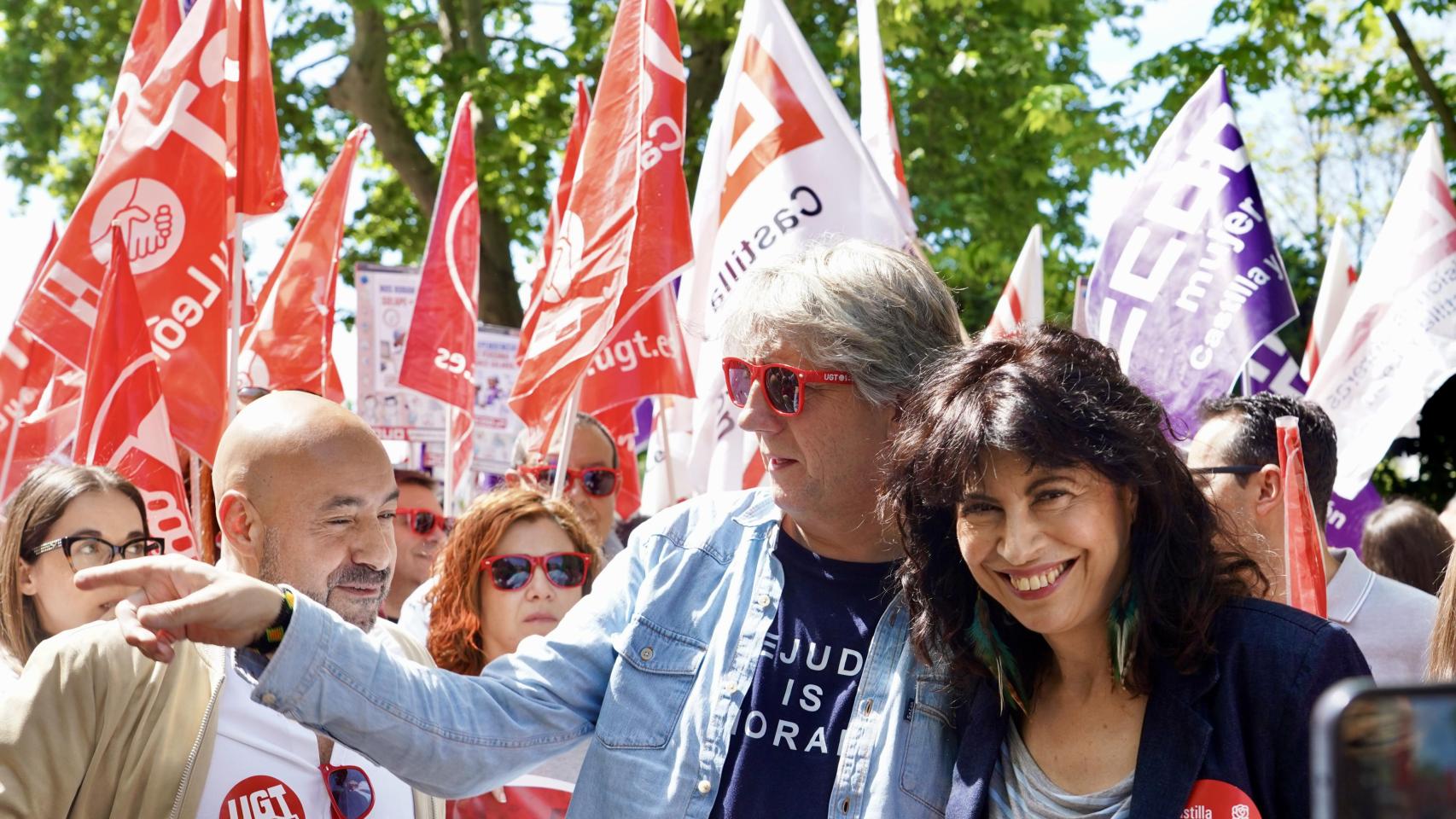 El secretario regional de UGT Óscar Lobo, junto al secretario regional del PSOE, Carlos Martínez y la ministra de Igualdad Ana Redondo en la manifestación del 1 de Mayo
