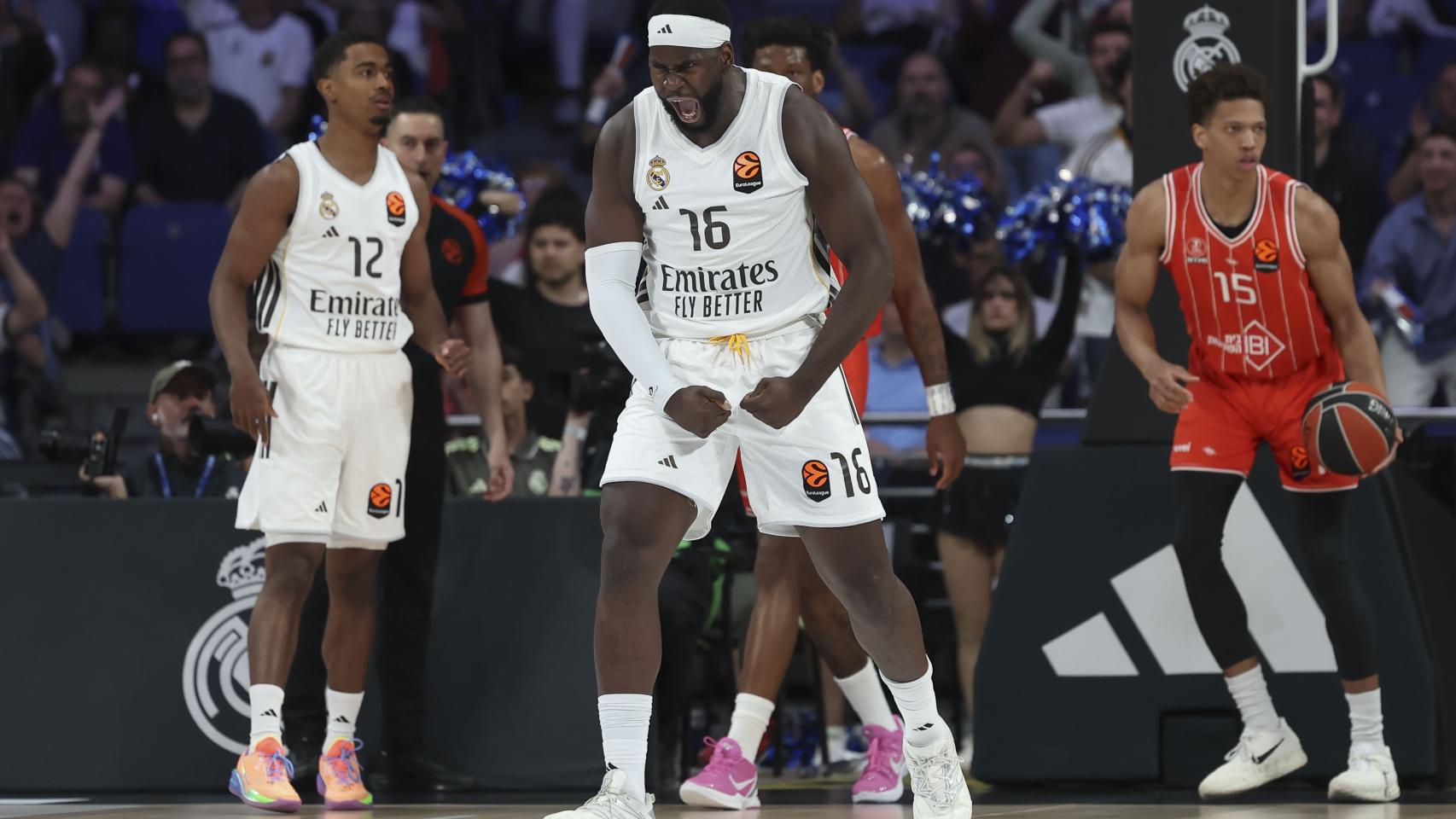 Usman Garuba celebra una acción durante el partido ante el Hapoel.