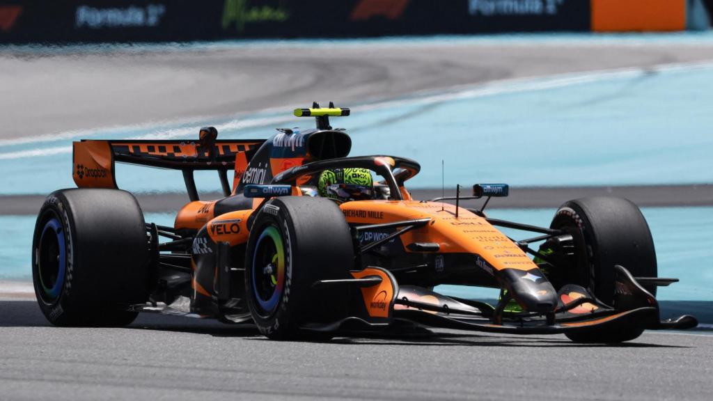 Lando Norris rueda con su McLaren durante los libres del GP de Miami.