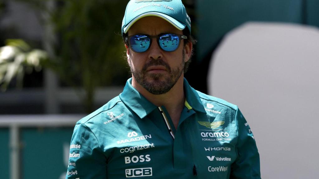 Fernando Alonso, en el paddock de la F1