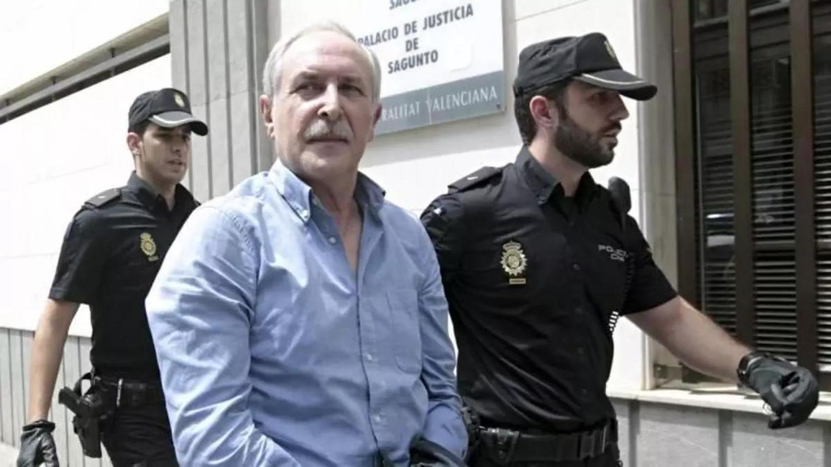El exalcalde de Quartell Francisco Huguet durante su detención.