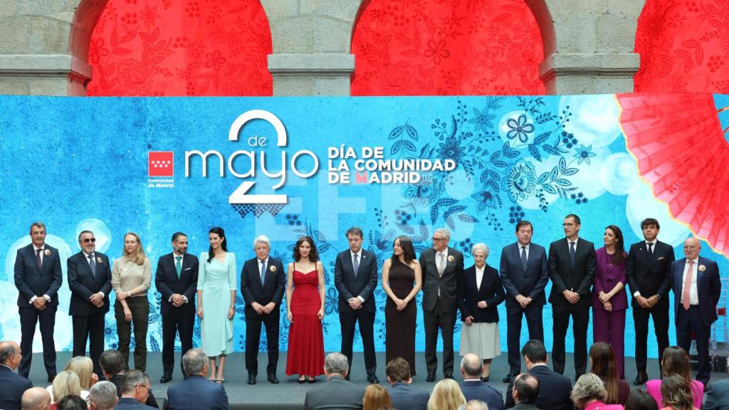Ayuso, junto a todos los premiados por el Dos de Mayo en Madrid.