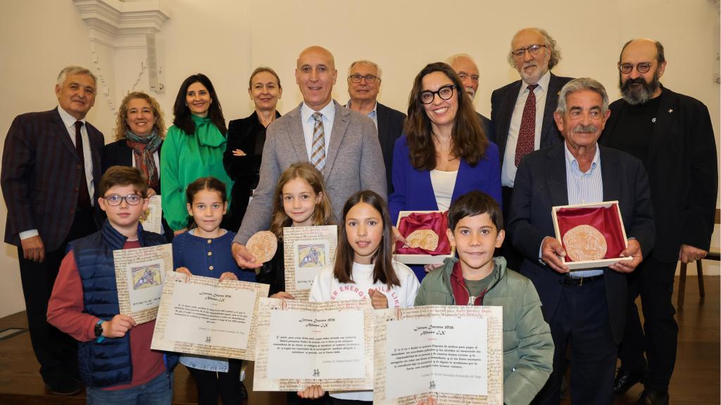 La Asociación de Amigos de los Decreta entrega los Premios Decreta 2025 al expresidente de Cantabria, Miguel Ángel Revilla; el alcalde de León, José Antonio Diez, y la escritora y periodista Marta García Aller