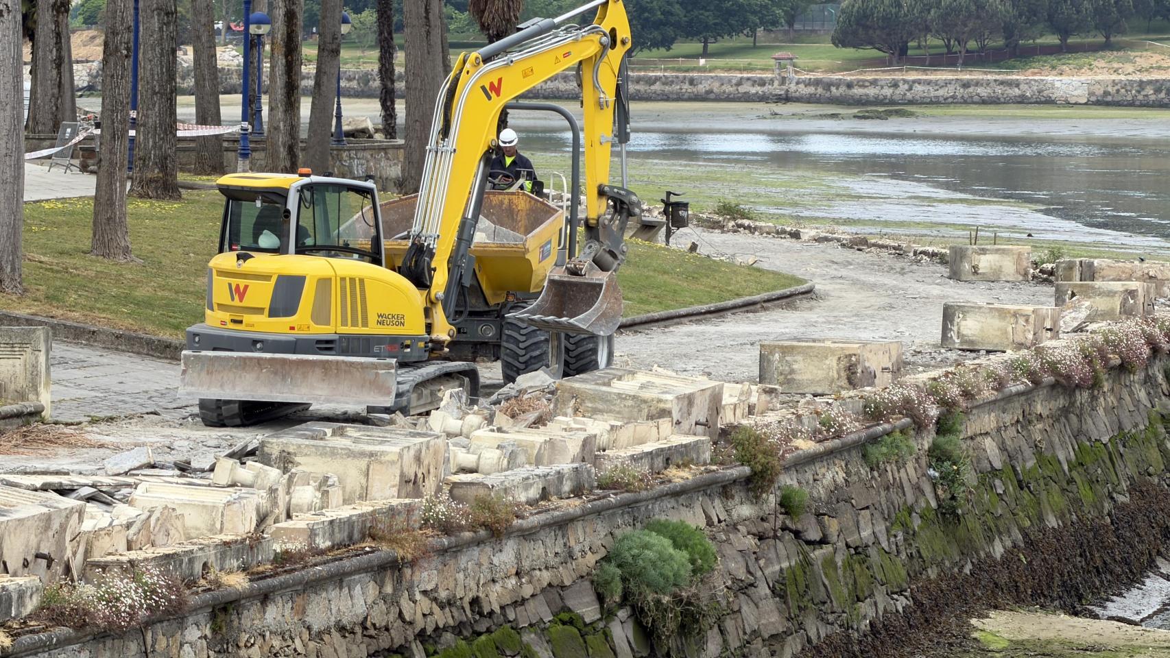 Paseo marítimo de O Burgo en obras