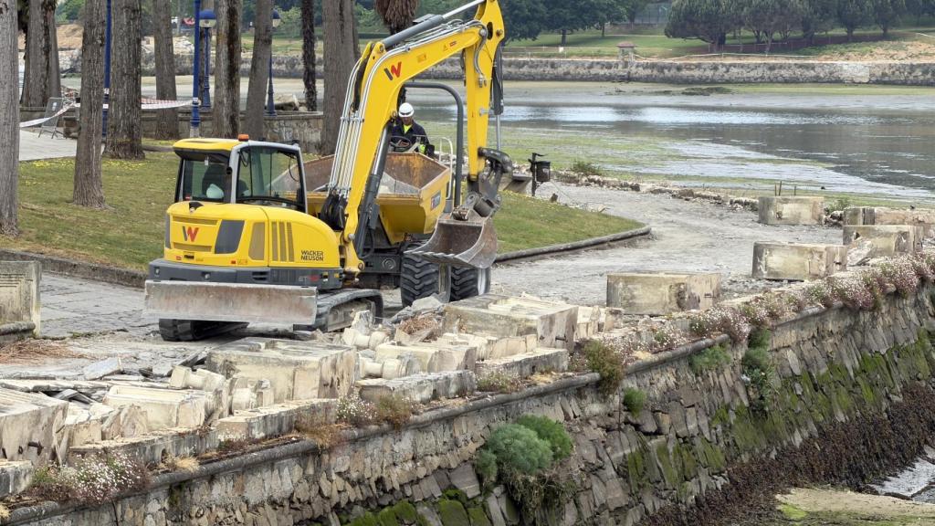Paseo marítimo de O Burgo en obras