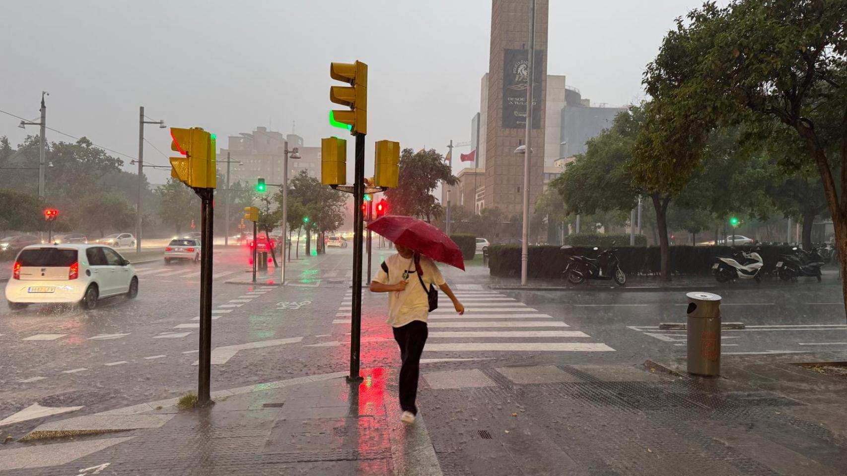 La tormenta, este sábado en el centro de Zaragoza.